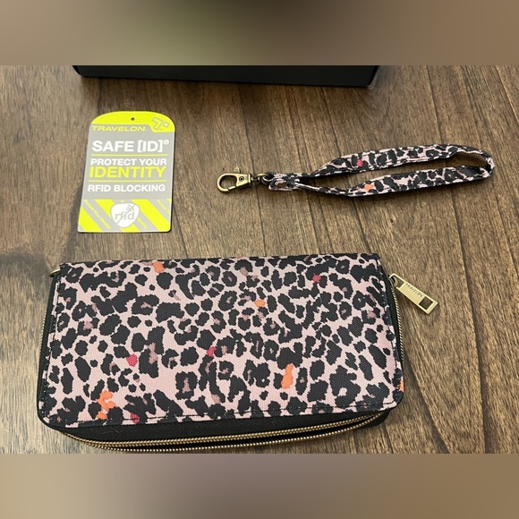Travelon Wallet, Leopard Print - Picture 4 of 8